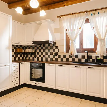 Elia Provarma - Your * La Canée