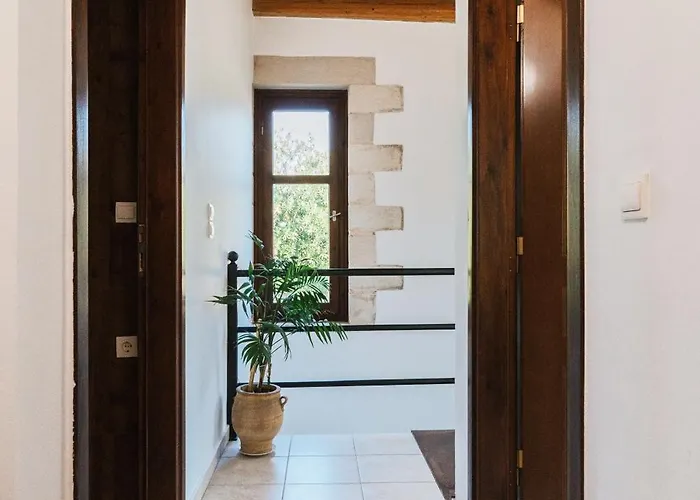 Elia Provarma - Your Ханья